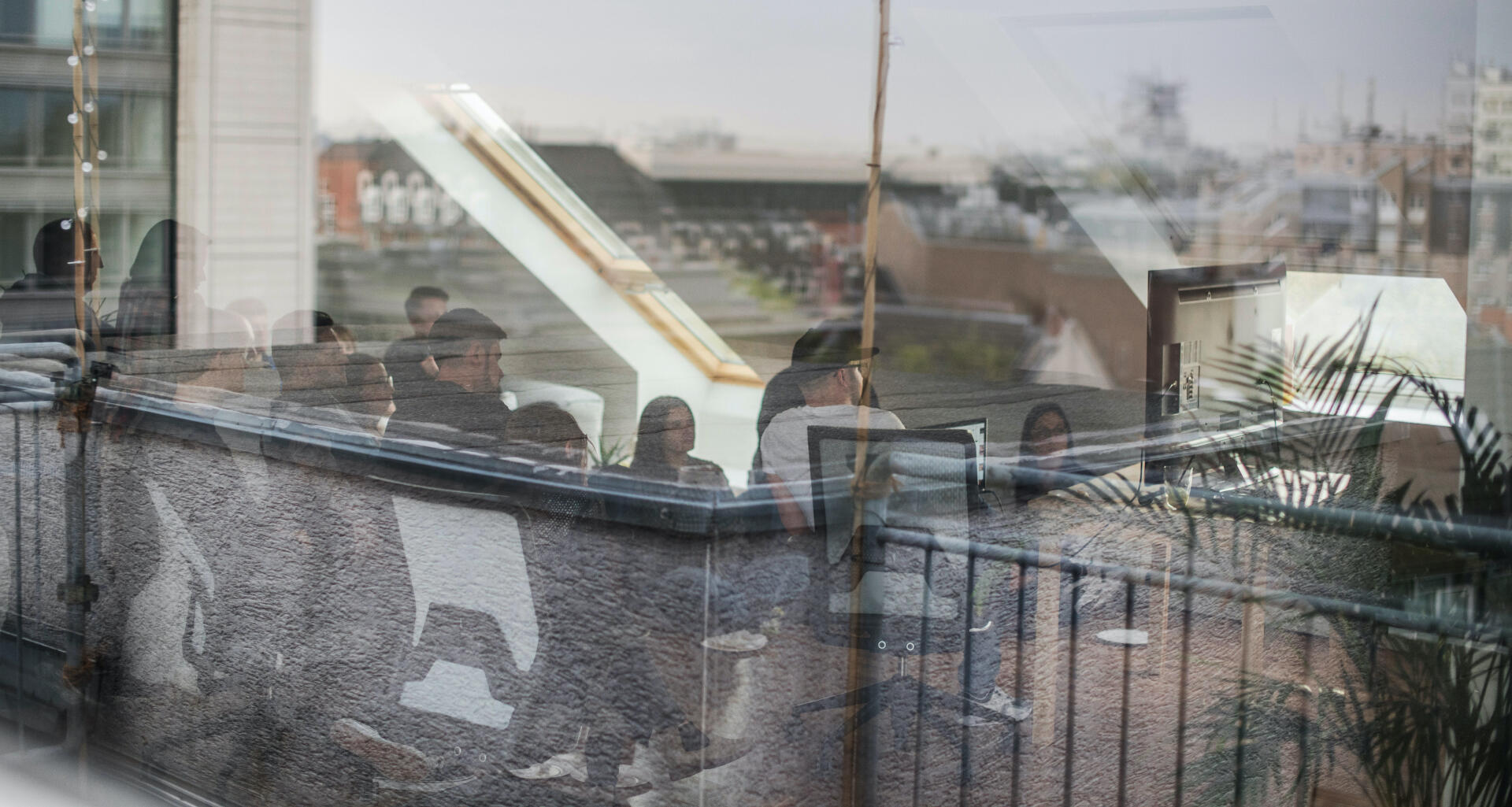 poolie hält eine Präsentation